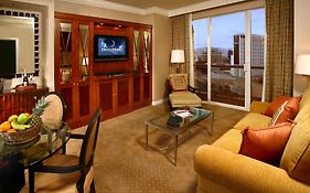 Luxury Suites International At The Signature