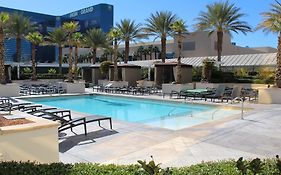 Luxury Suites International At The Signature